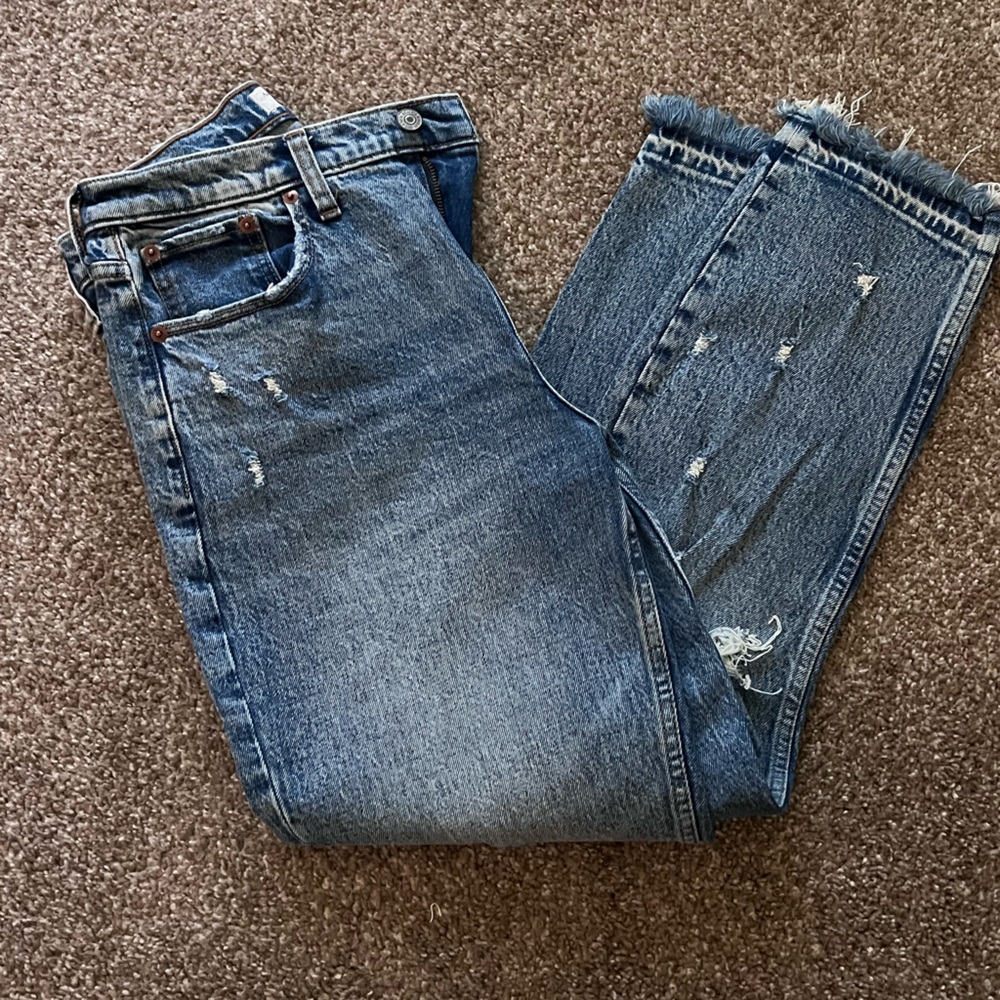 Abercrombie High Rise Mom Jean 6/28 Regular. Medium Destroy wash.
